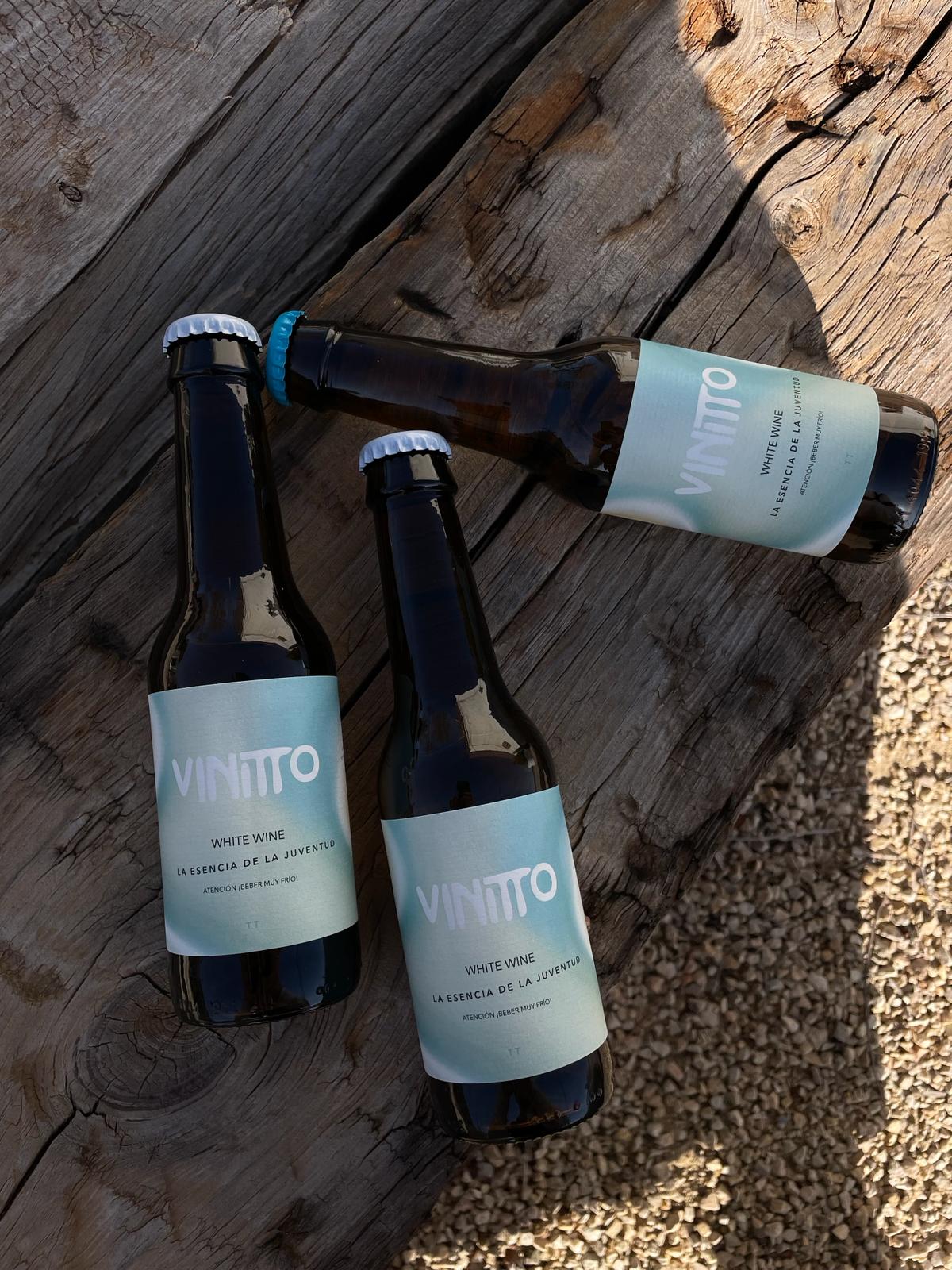 Botellín Vinitto en una terraza de Valencia